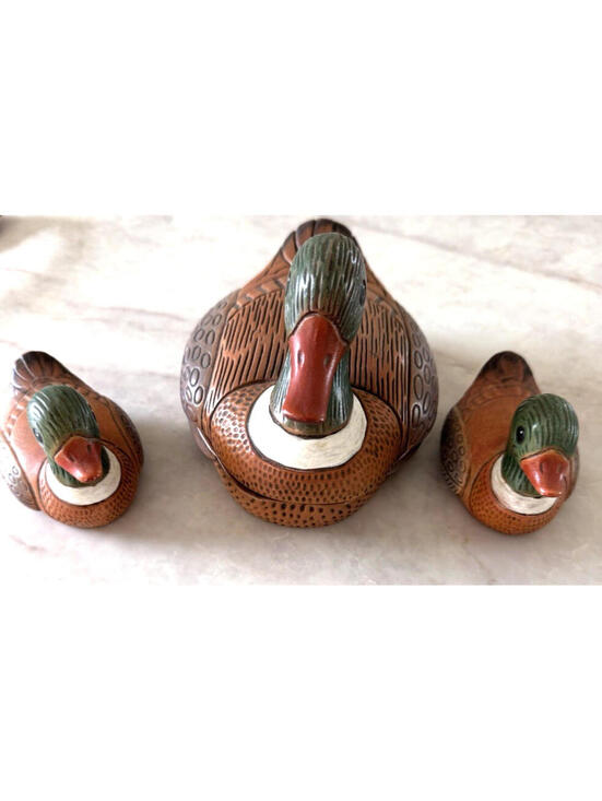 Ceramic Duck Tureen with Lid & Two Mini Ducks – Hand Painted Mallard MCM, Vintag - Picture 2 of 7